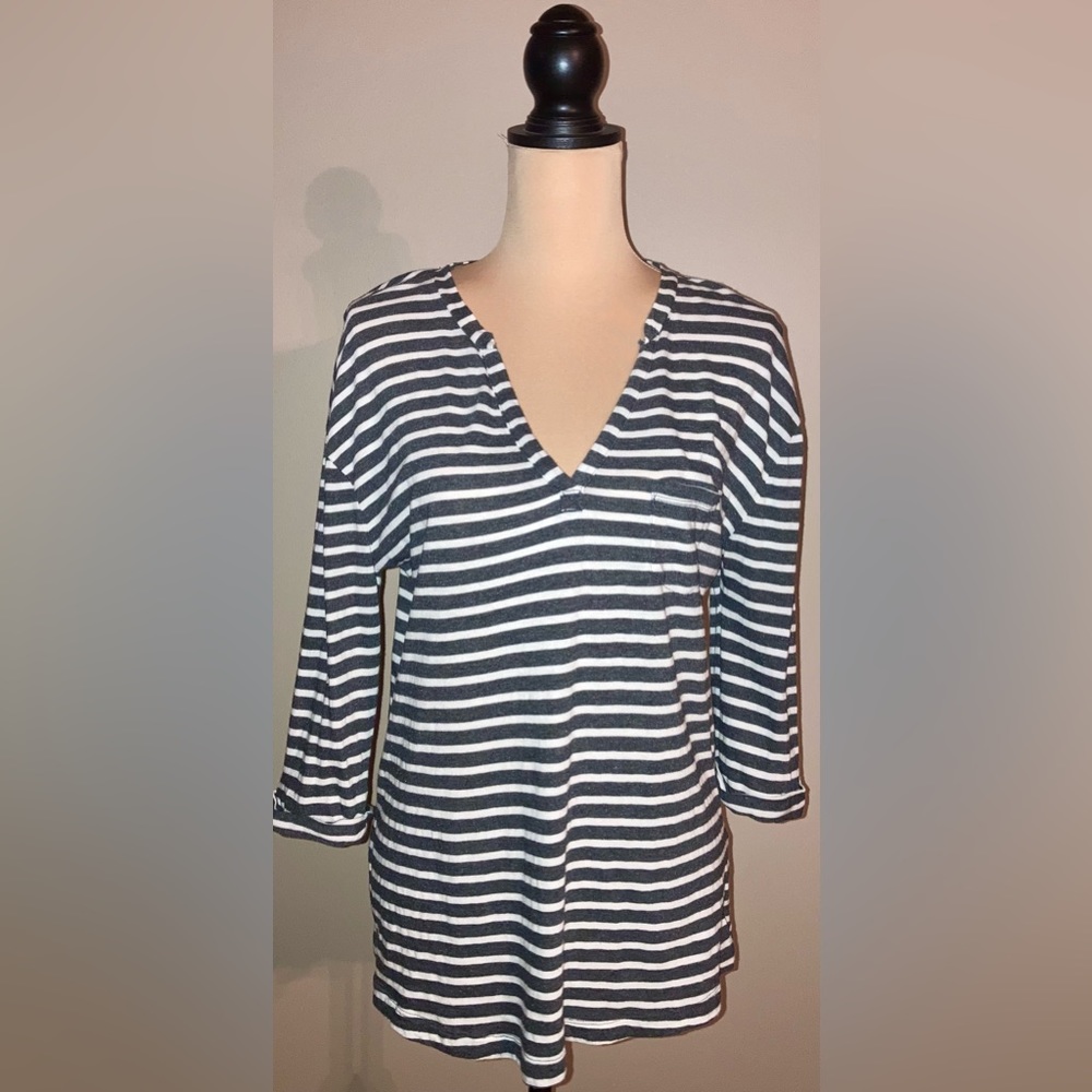 Women's Banana Republic Gray & White Roll Tab Sleeve Pocket Top/Shirt, Medium M